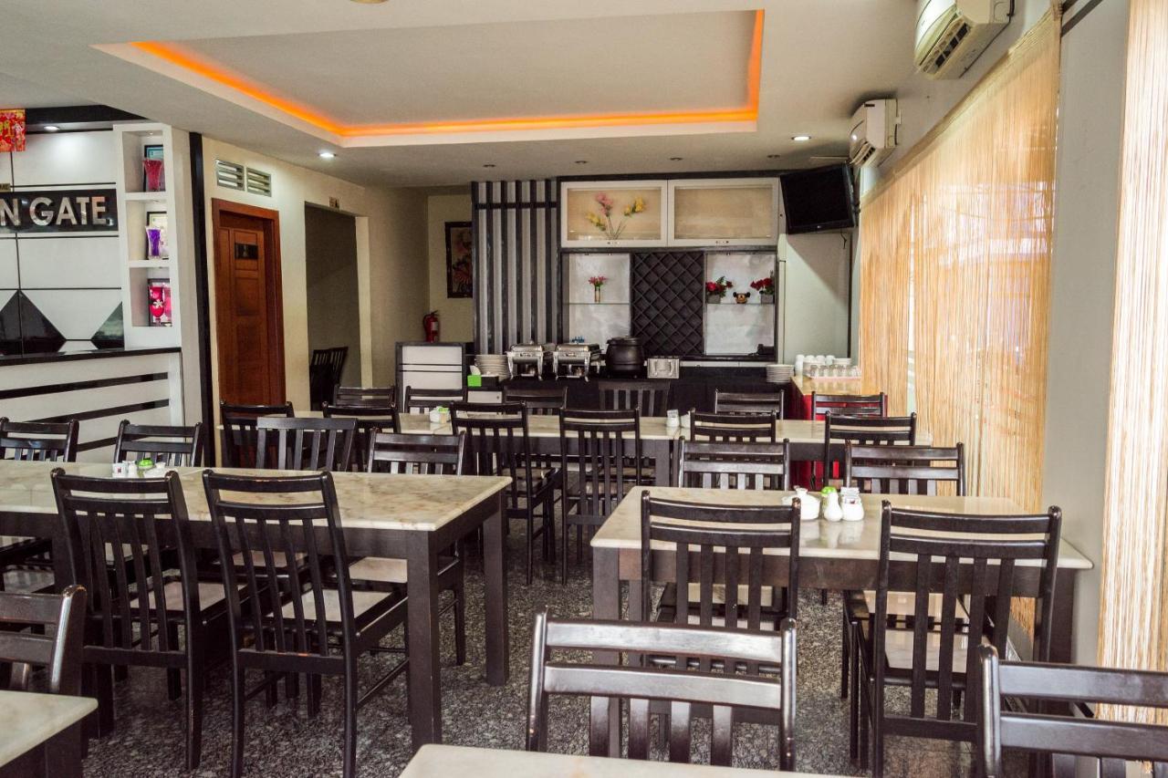 Collection O 625 Hotel Golden Gate Batam Exterior photo