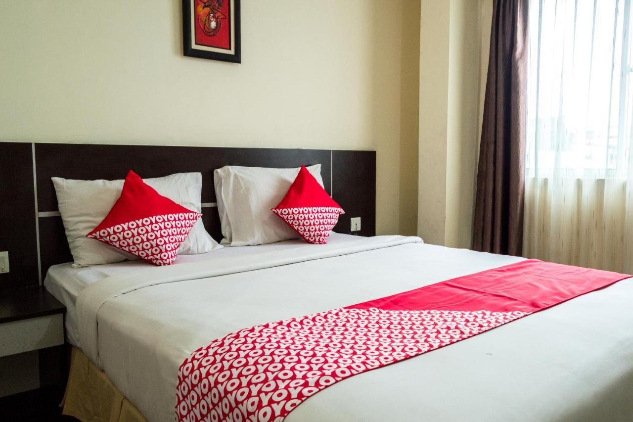 Collection O 625 Hotel Golden Gate Batam Exterior photo