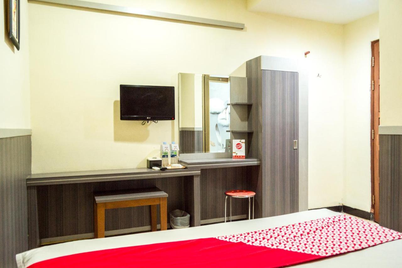 Collection O 625 Hotel Golden Gate Batam Exterior photo