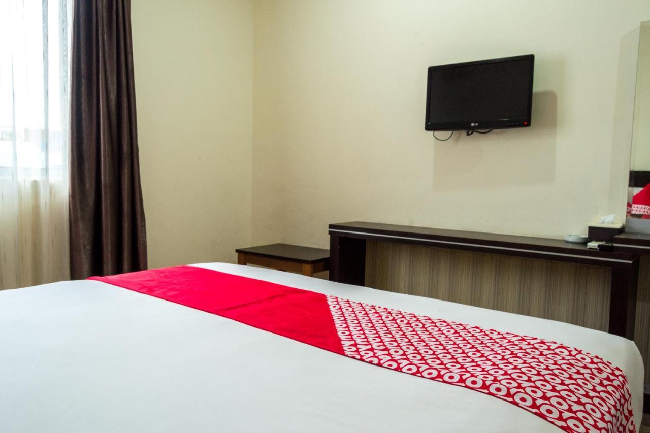 Collection O 625 Hotel Golden Gate Batam Exterior photo