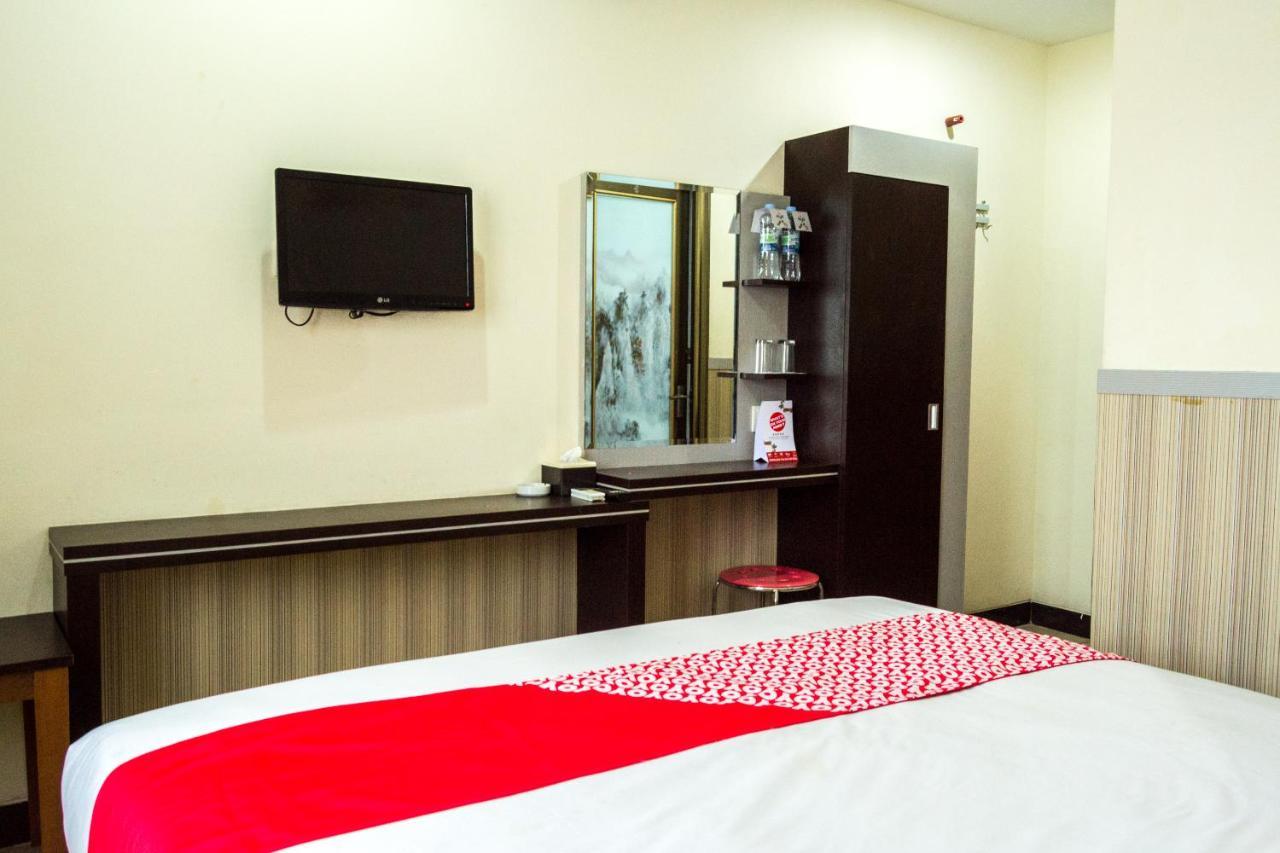Collection O 625 Hotel Golden Gate Batam Exterior photo