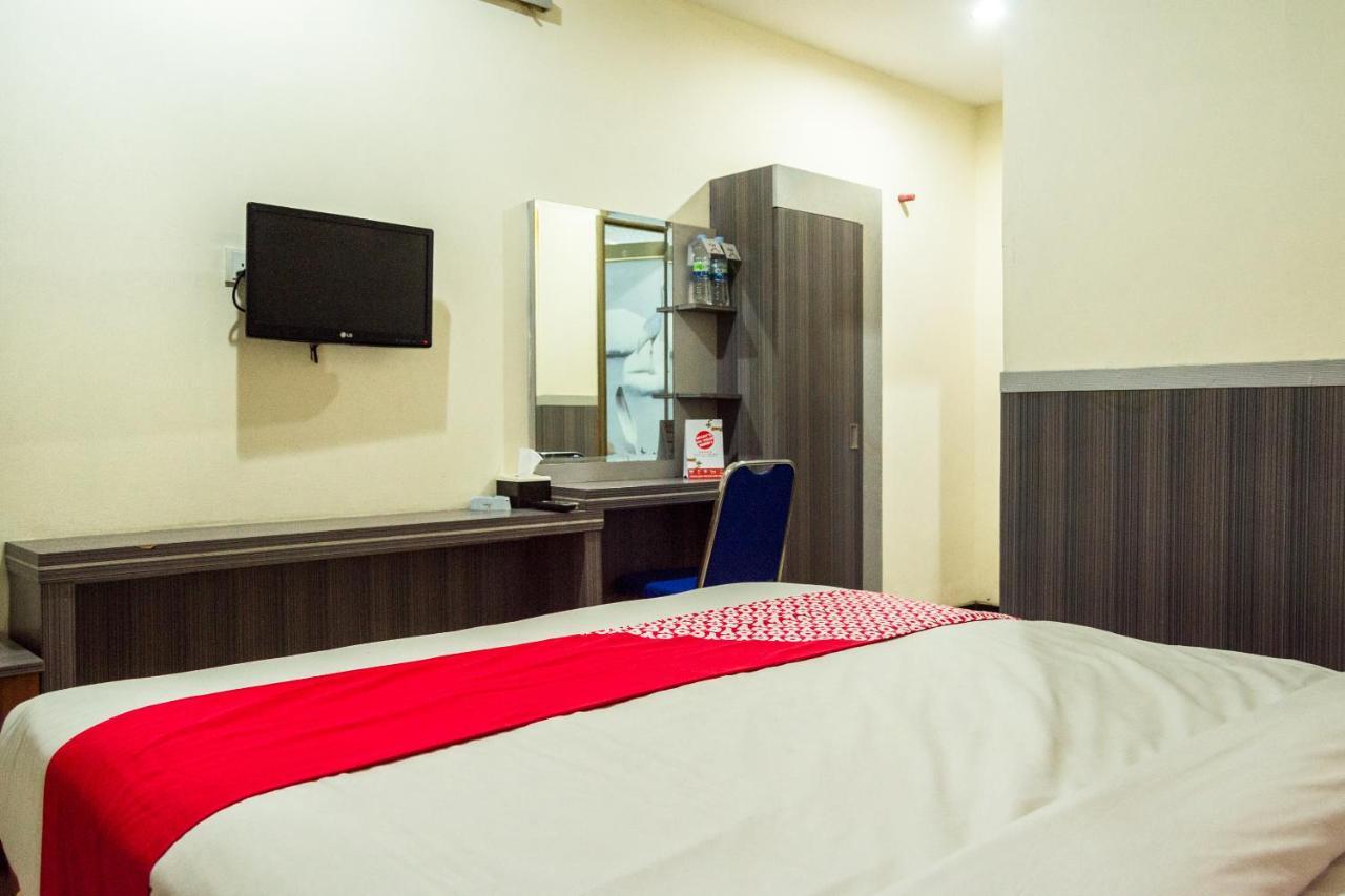 Collection O 625 Hotel Golden Gate Batam Exterior photo