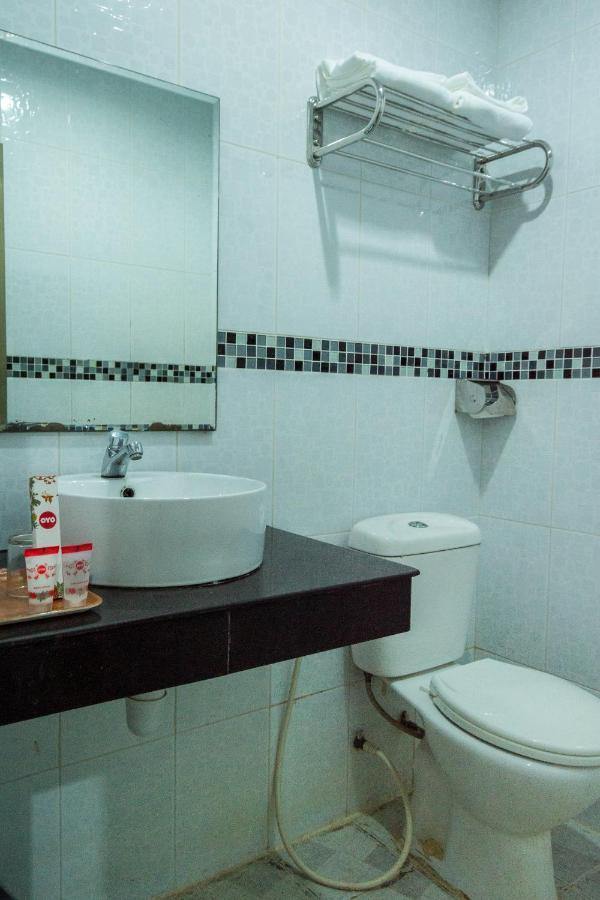 Collection O 625 Hotel Golden Gate Batam Exterior photo