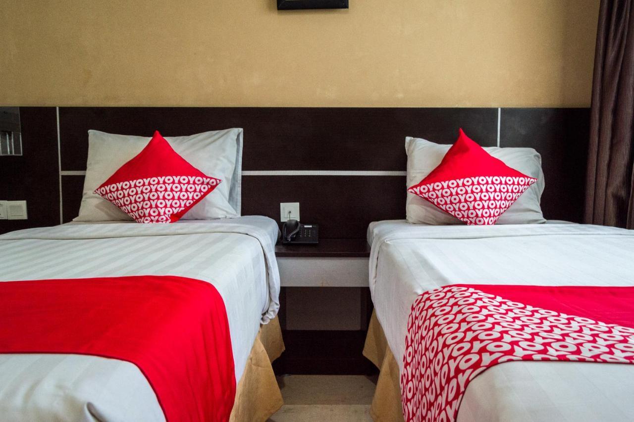 Collection O 625 Hotel Golden Gate Batam Exterior photo