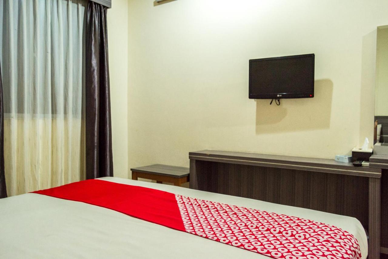 Collection O 625 Hotel Golden Gate Batam Exterior photo