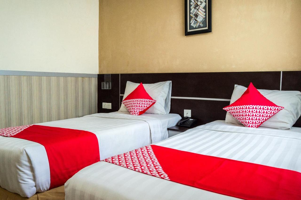 Collection O 625 Hotel Golden Gate Batam Exterior photo