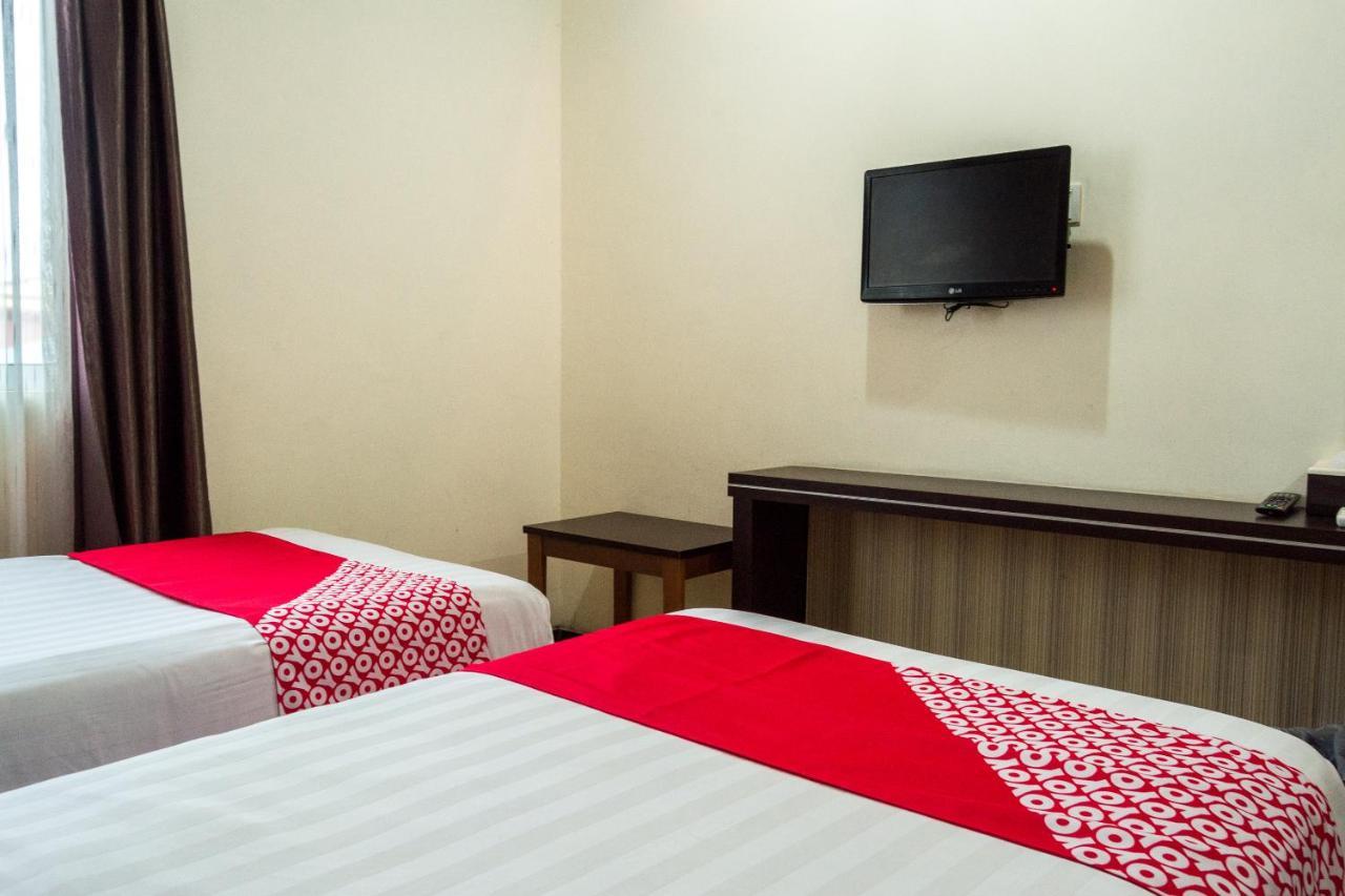 Collection O 625 Hotel Golden Gate Batam Exterior photo