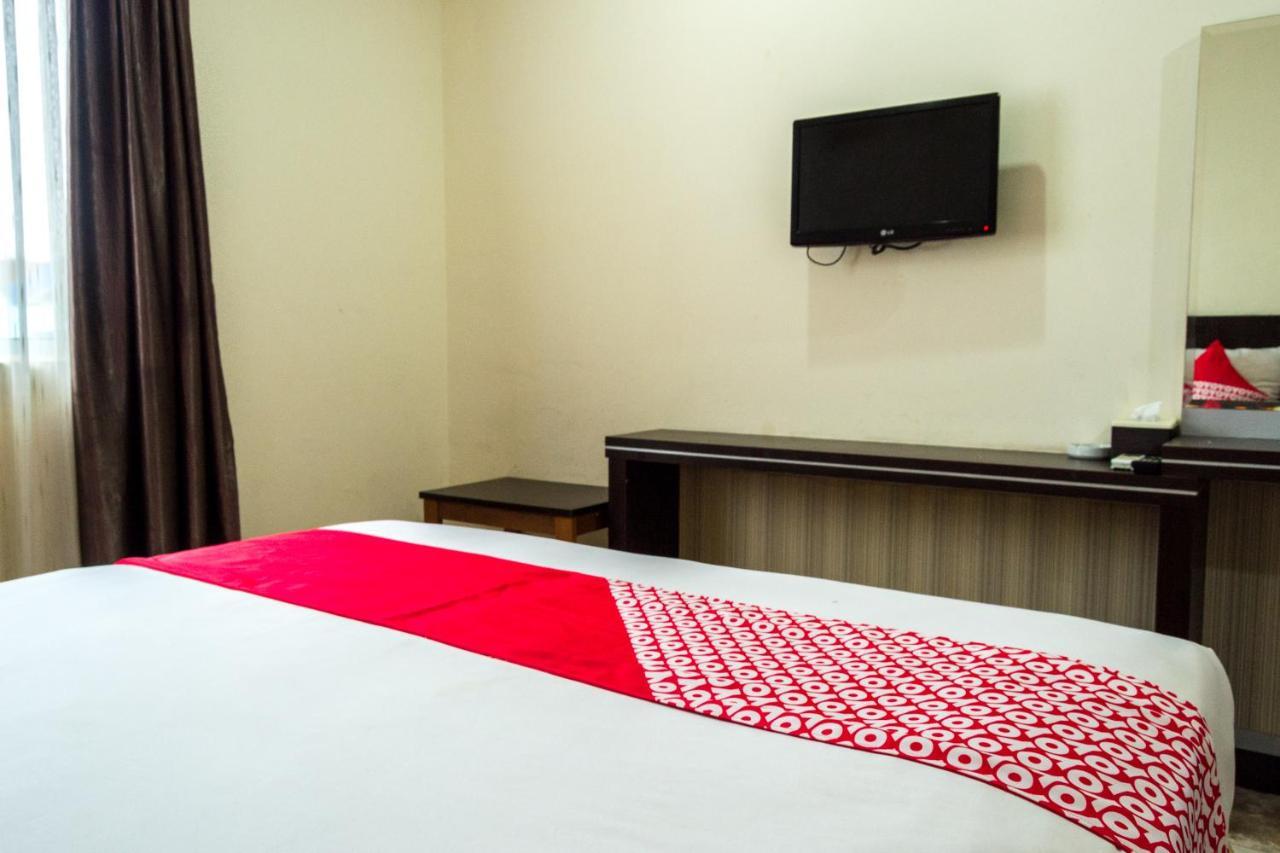 Collection O 625 Hotel Golden Gate Batam Exterior photo