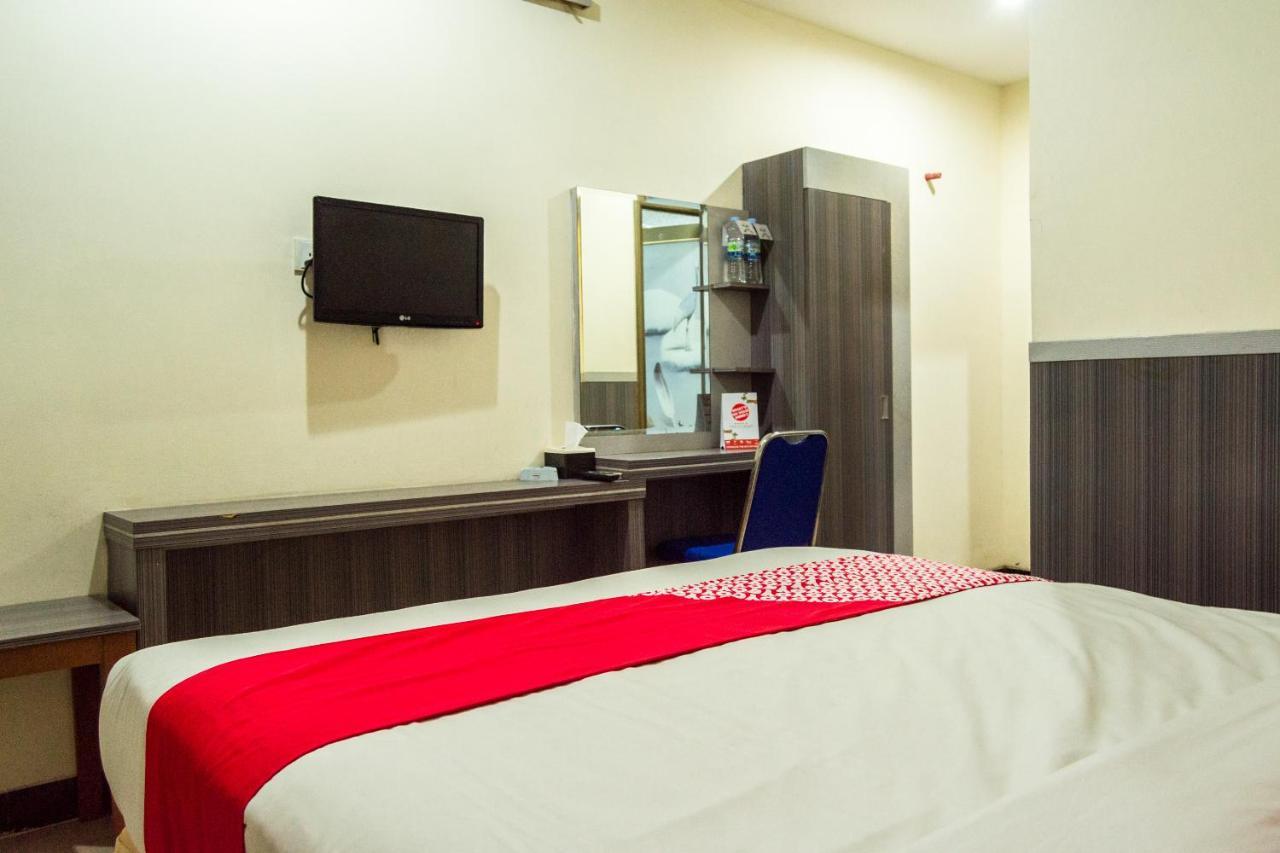 Collection O 625 Hotel Golden Gate Batam Exterior photo