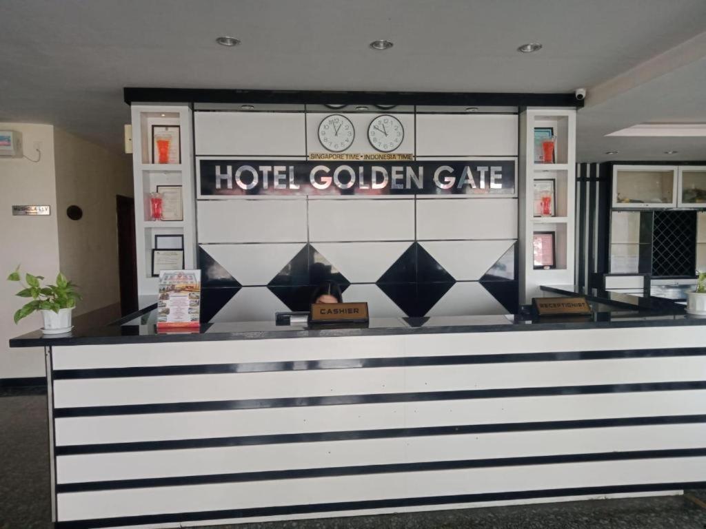 Collection O 625 Hotel Golden Gate Batam Exterior photo