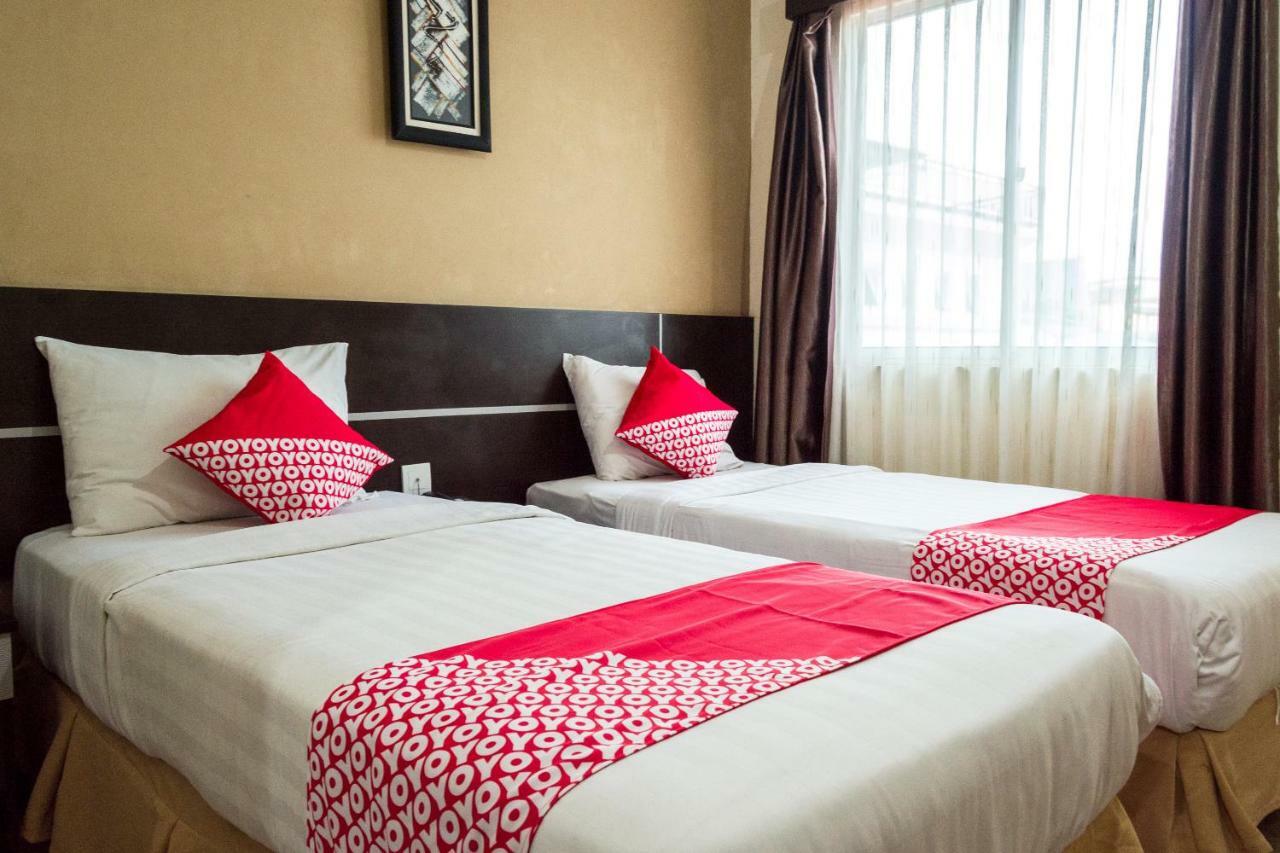 Collection O 625 Hotel Golden Gate Batam Exterior photo